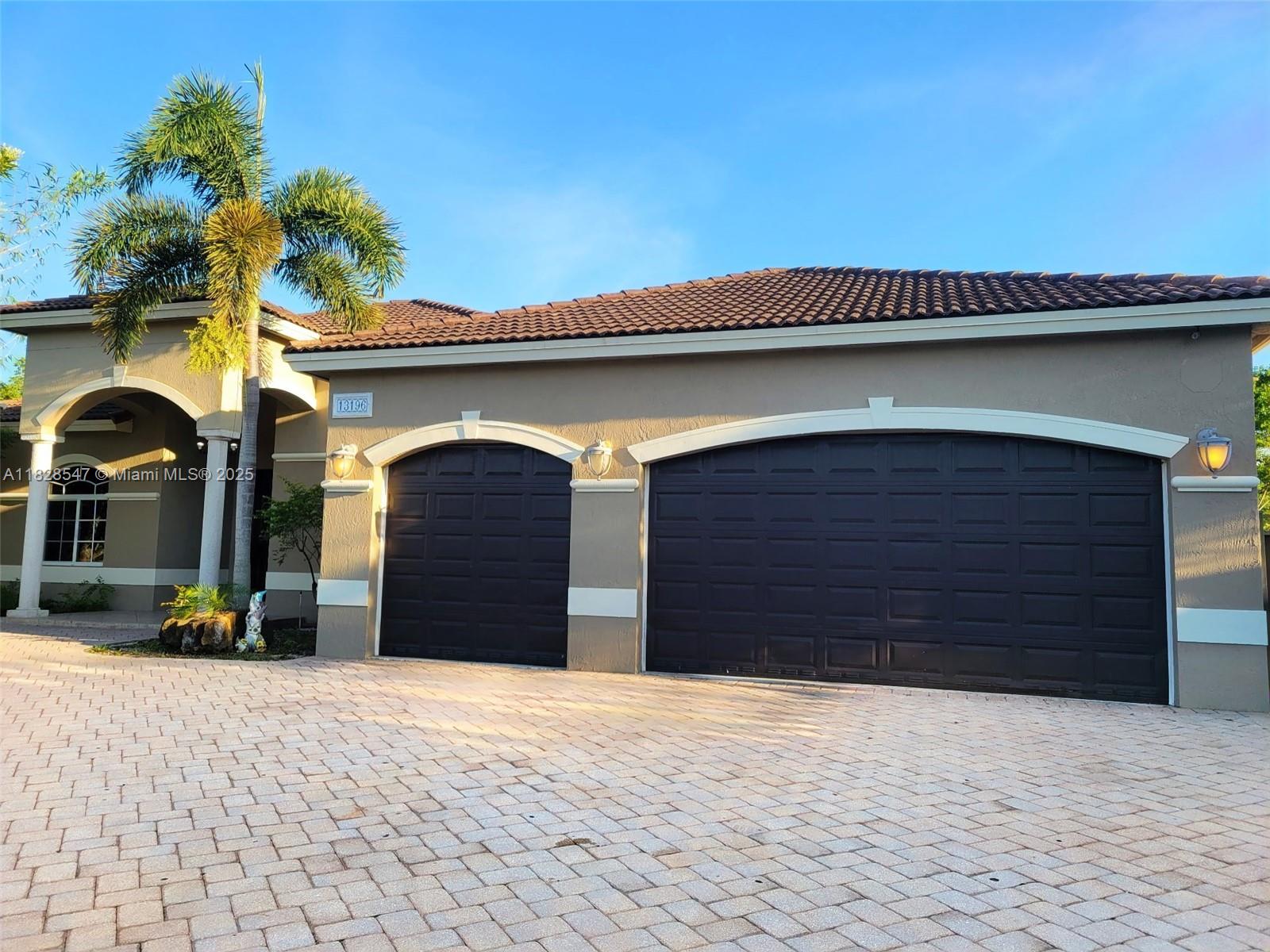 VALENCIA ACRES - Residential Lease