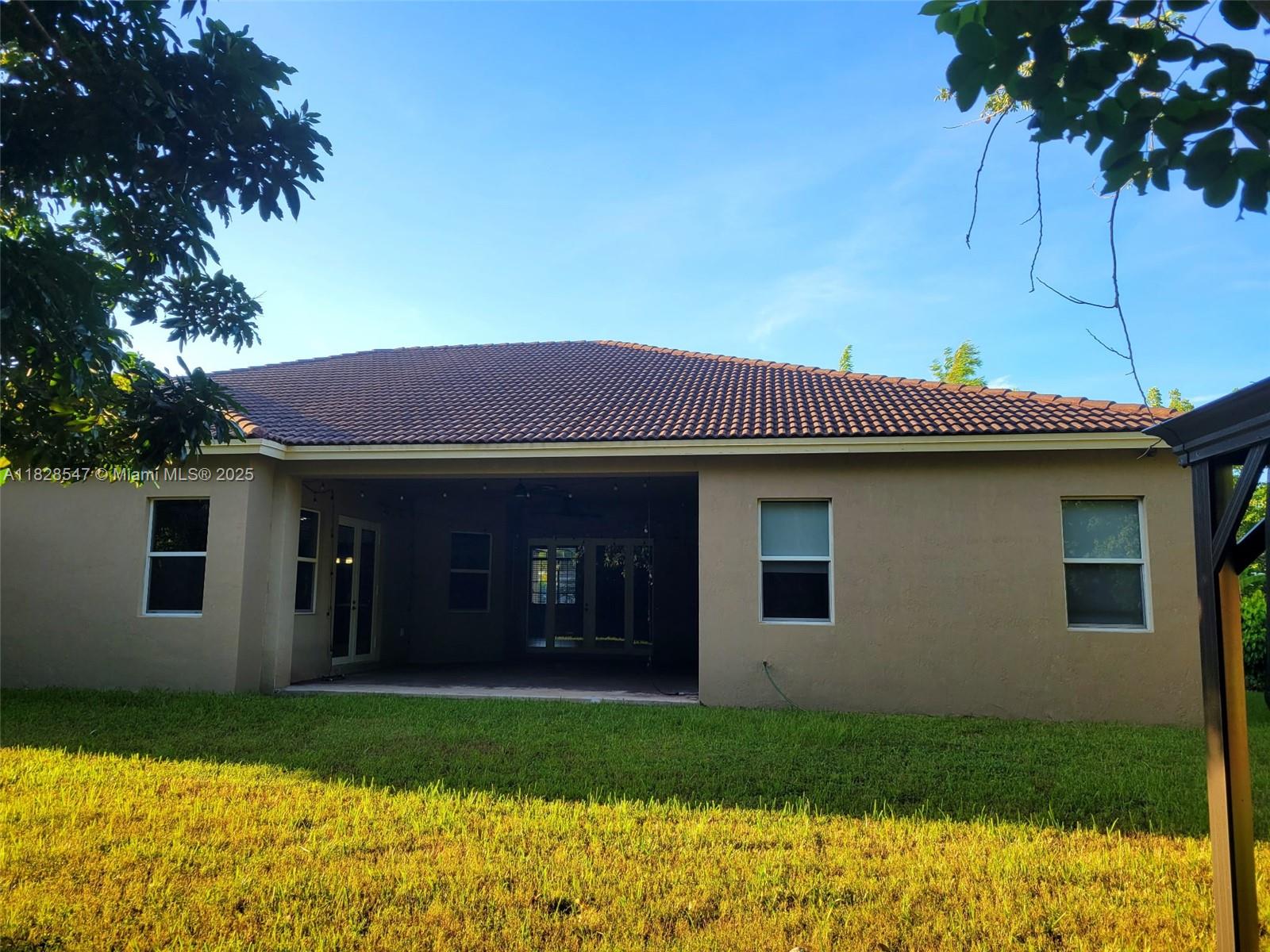 VALENCIA ACRES - Residential Lease