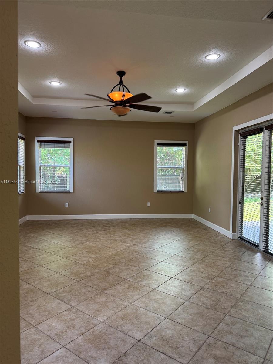 VALENCIA ACRES - Residential Lease