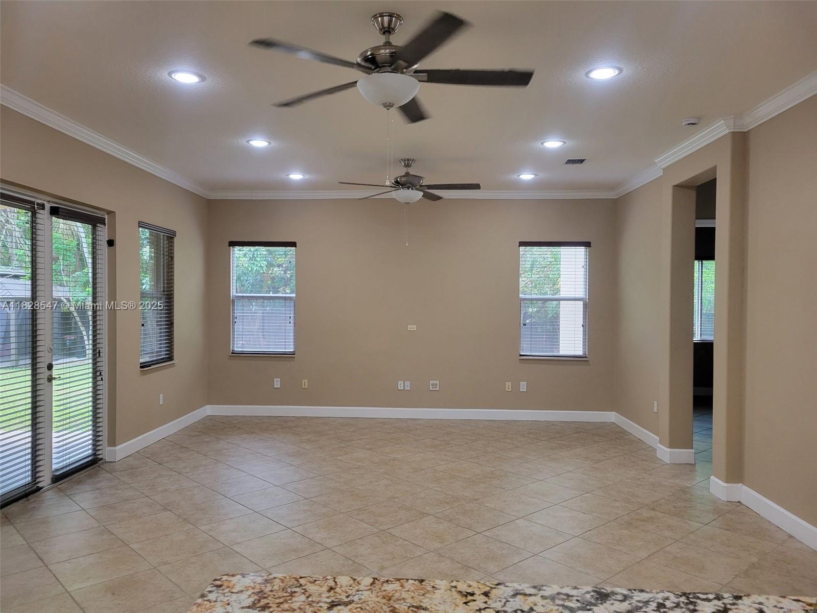 VALENCIA ACRES - Residential Lease