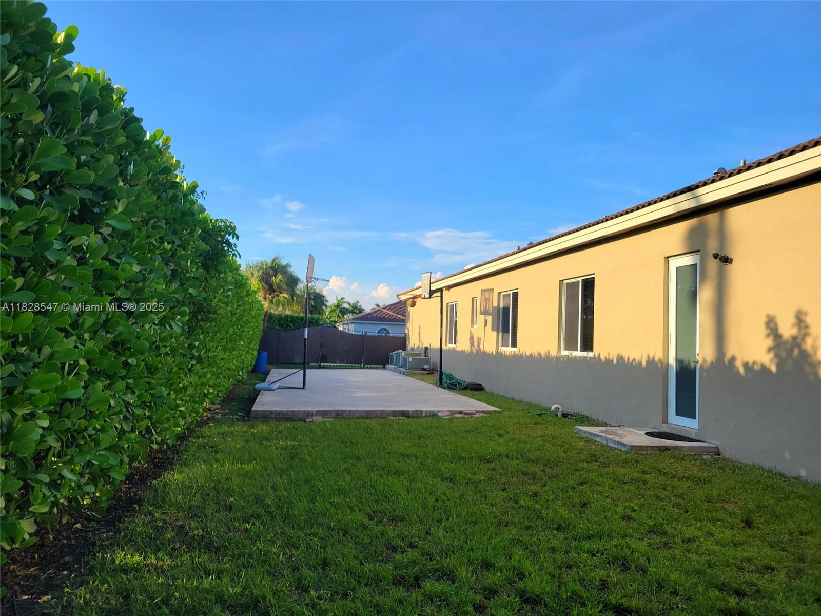 VALENCIA ACRES - Residential Lease