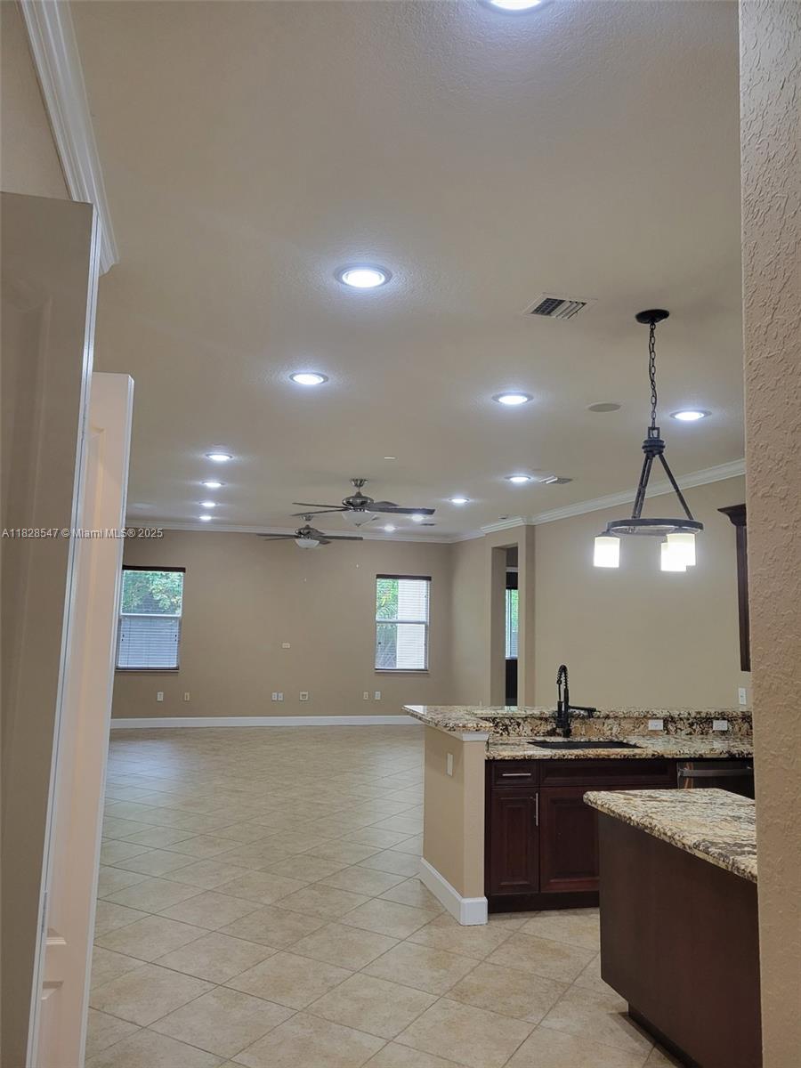 VALENCIA ACRES - Residential Lease