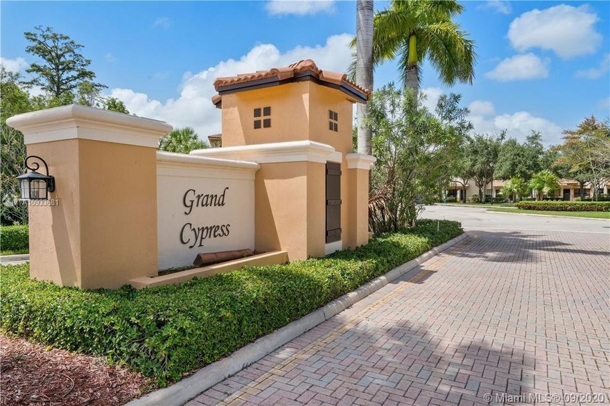 THERE IS NO CHOICE BUT THIS TOWNHOME...BEAUTIFULLY APPOINTED, SPACIOUS AND LOVINGLY MAINTAINED BY OWNER....OPEN FLOORPLAN..LIVING ..DINING AND KITCHEN...TILED lST FLOOR...
WOOD CABINETS, GRANITE COUNTERTOP AND ATTRACTIVE BACKSPLASH COMPLETE KITCHEN WITH STAINLESS STEEL APPLIANCES....
BEDROOMS ON 2ND FLOOR AND STAIRS ARE WOOD FLOORING....
VOLUME CEILING IN HUGE MASTER BEDROOM WITH SITTING AREA,  AND TWO LARGE WALK IN CLOSETS....
SEPARATE SHOWER AND ROMAN TUB IN MASTER BATHROOM ALONG WITH DUAL SINKS....
WASHER, DRYER and LAUNDRY SINK ARE CONVENIENTLY LOCATED ON 2ND FLOOR.....
COMFORTABLE LOFT ALLOWS WORKING FROM HOME....
PRIVATE, LARGE COVERED PATIO FOR BBQ'S...EXT COACH LIGHTS....
FACILITY OF ACCORDION SHUTTERS....
ADVANCE NOTICE TO SHOW, LISTING AGENT MUST ACCOMPANY