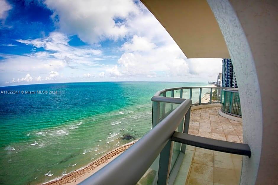 17315 Collins Ave 2202