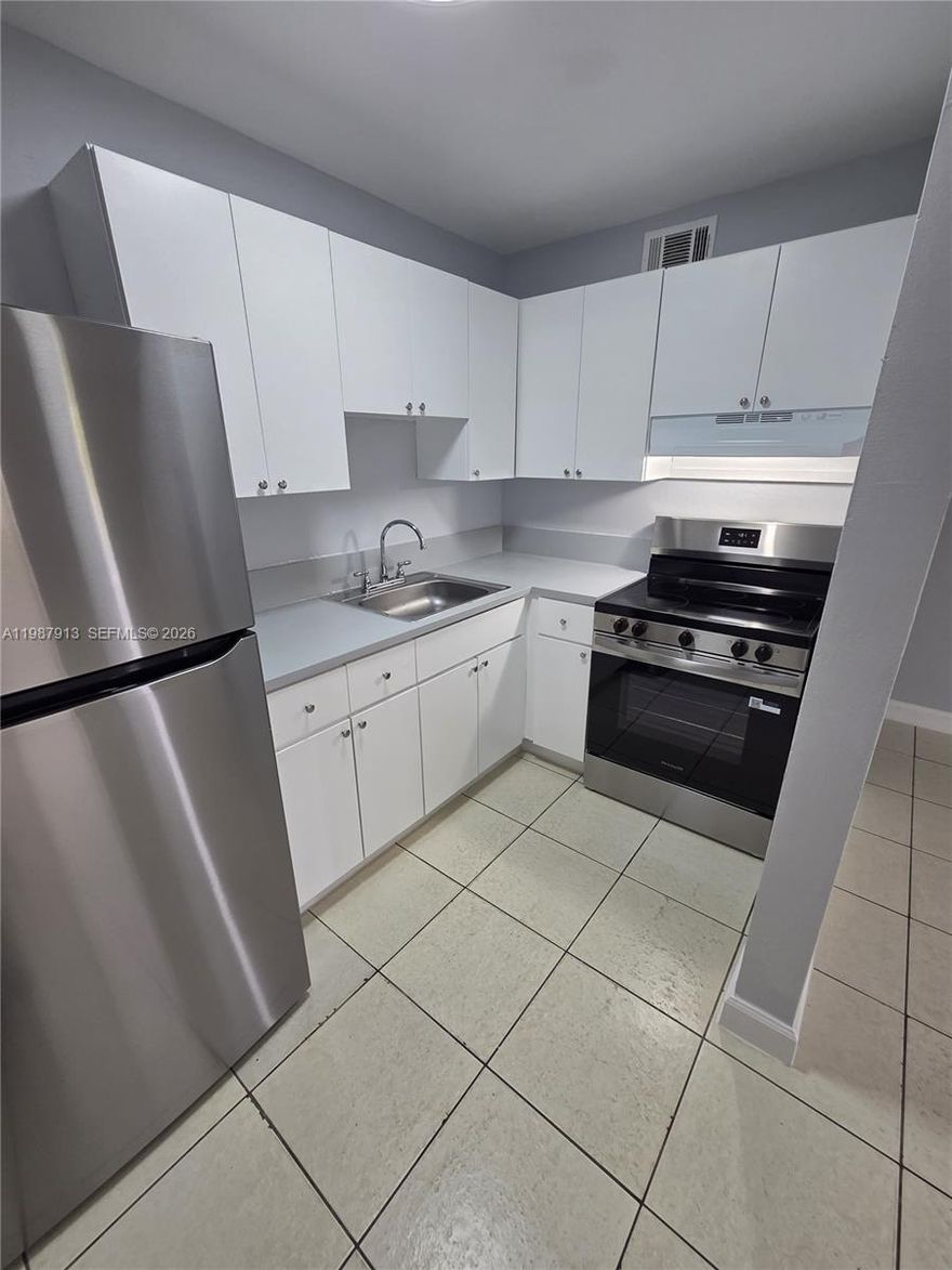 Charming property located in the highly desirable Sweetwater area! This well-maintained unit features a functional kitchen equipped with stainless steel appliances, including an electric range and refrigerator. The layout offers comfortable living spaces filled with natural light, perfect for both relaxing and entertaining. Conveniently situated near major highways, shopping centers, dining options, and schools, this property provides easy access to everything you need.