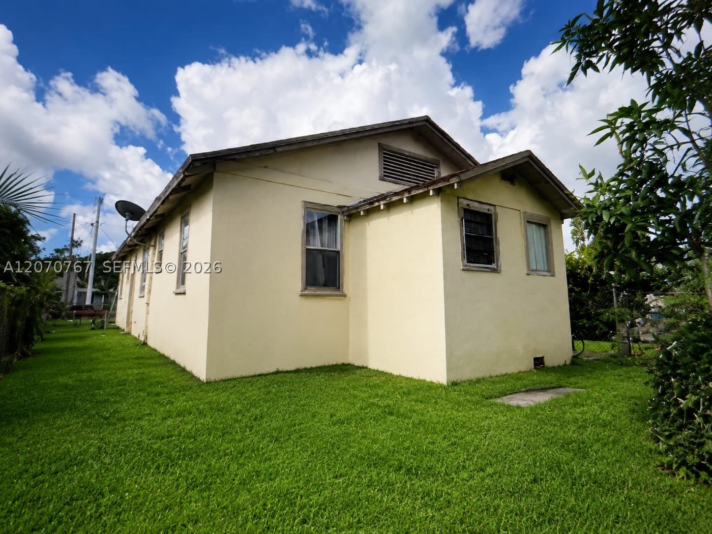 1935 NW 76th St, Miami FL 33147