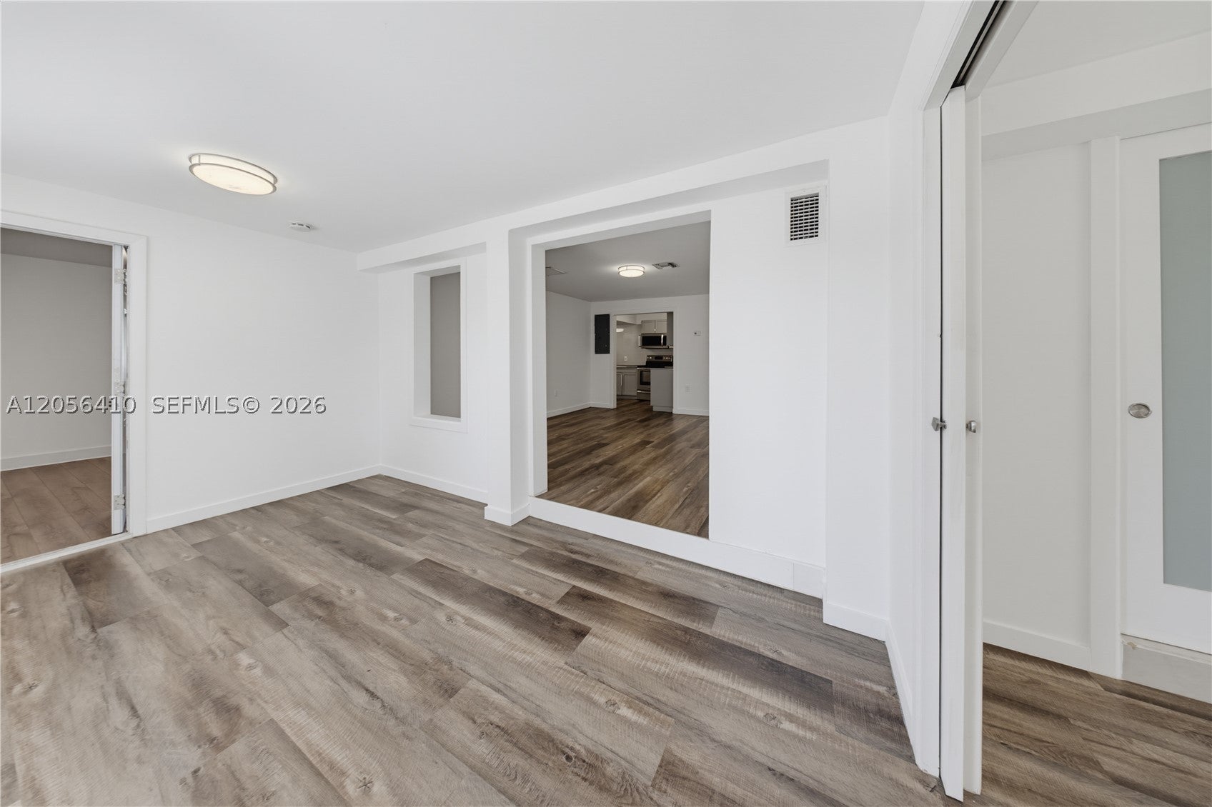 76 W 14 St