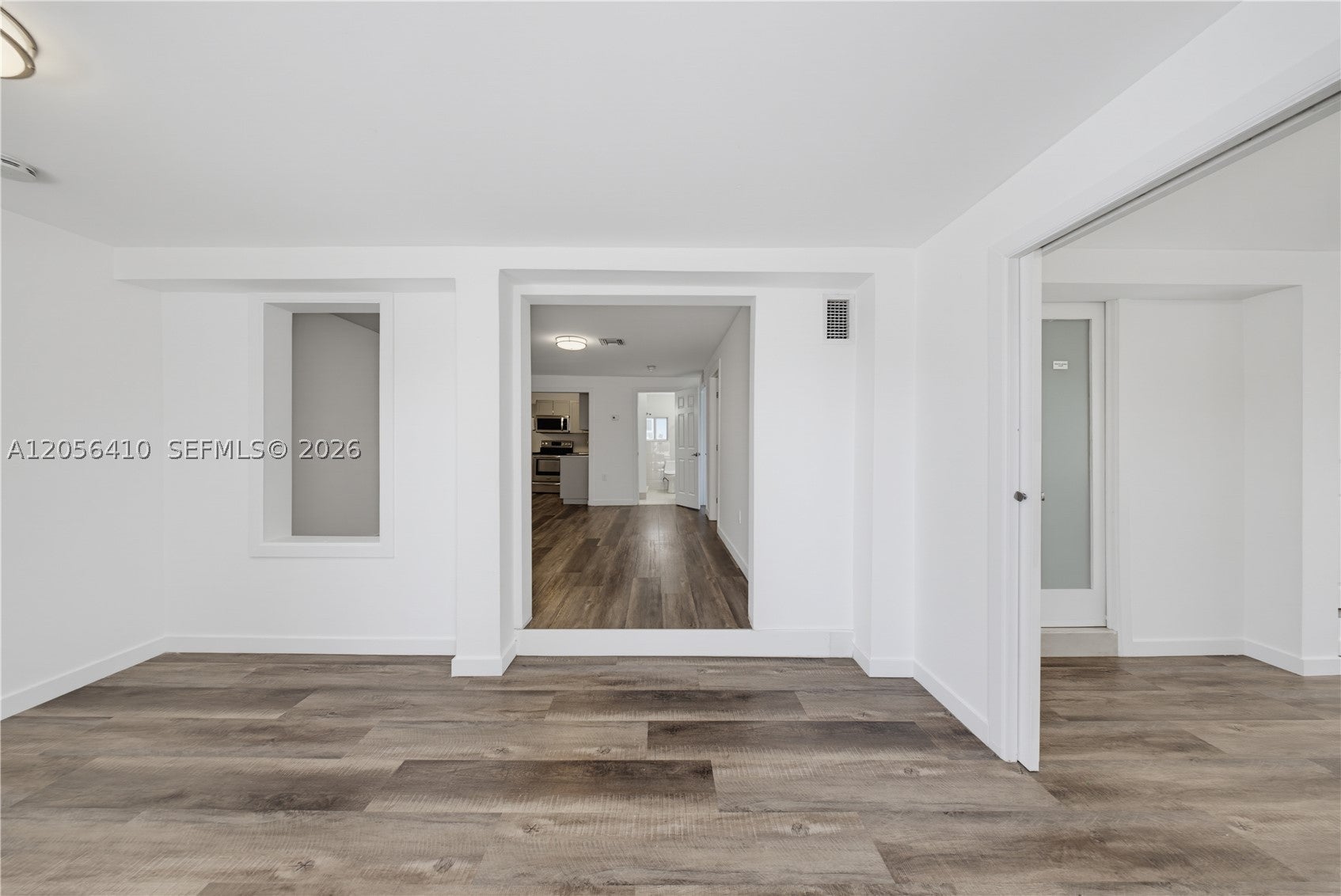76 W 14 St