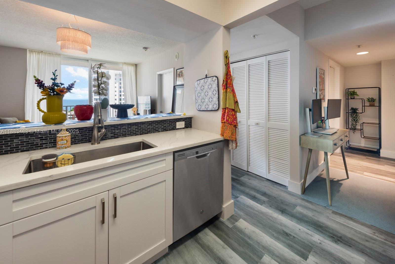 TIDES AT BRIDGESIDE SQUAR - Residential