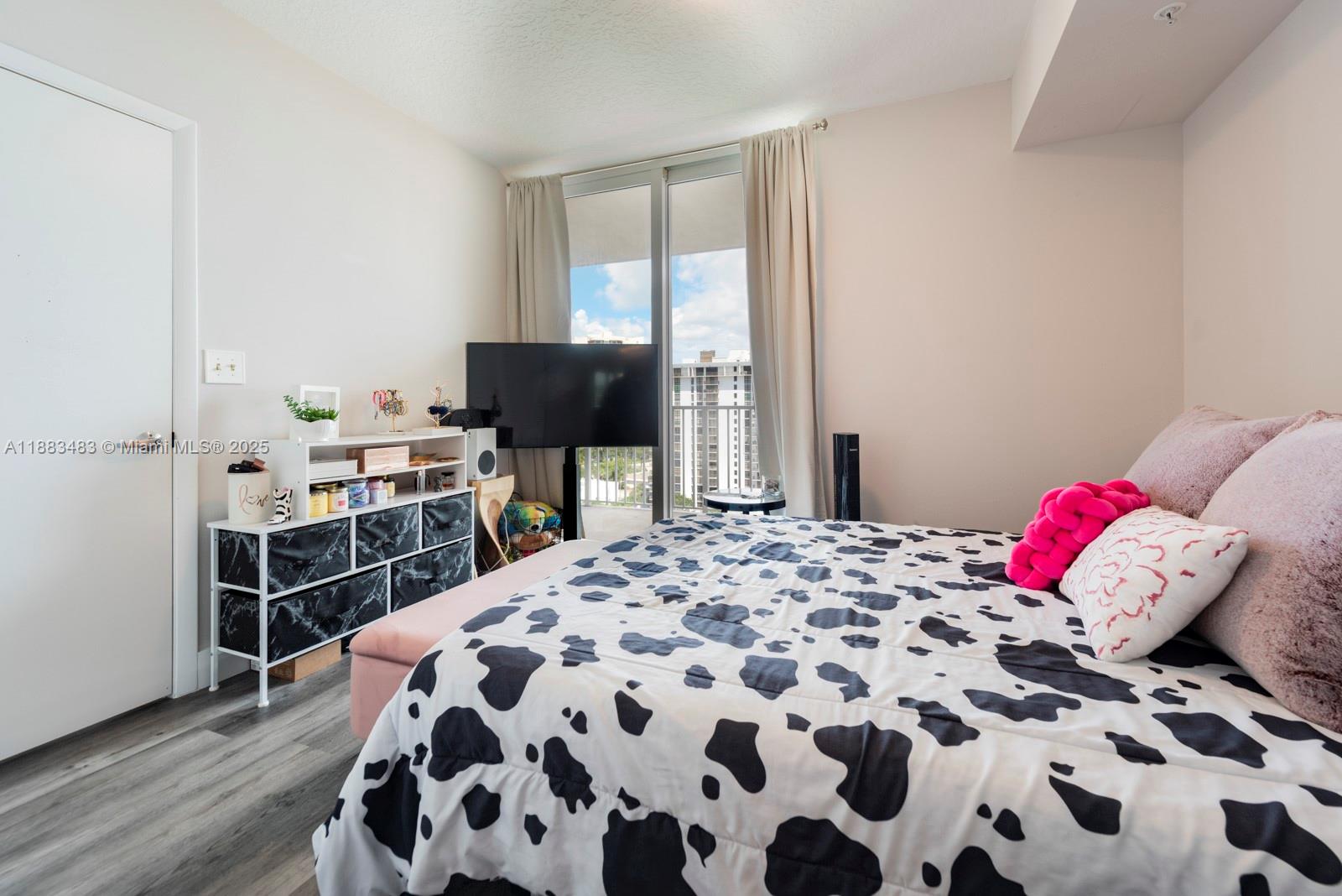 TIDES AT BRIDGESIDE SQUAR - Residential