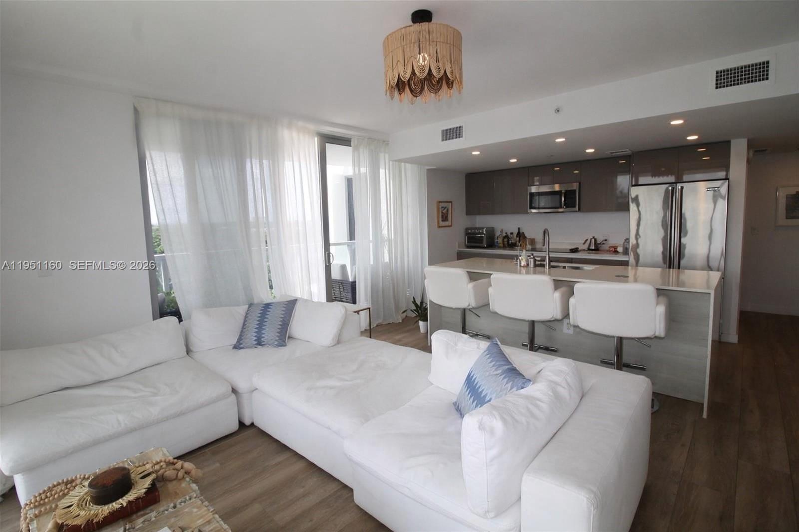 THE HIGHLANDS CONDO - Residential