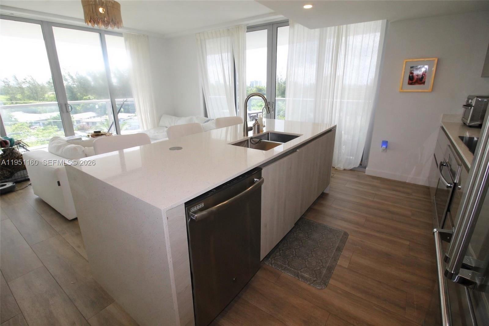 THE HIGHLANDS CONDO - Residential