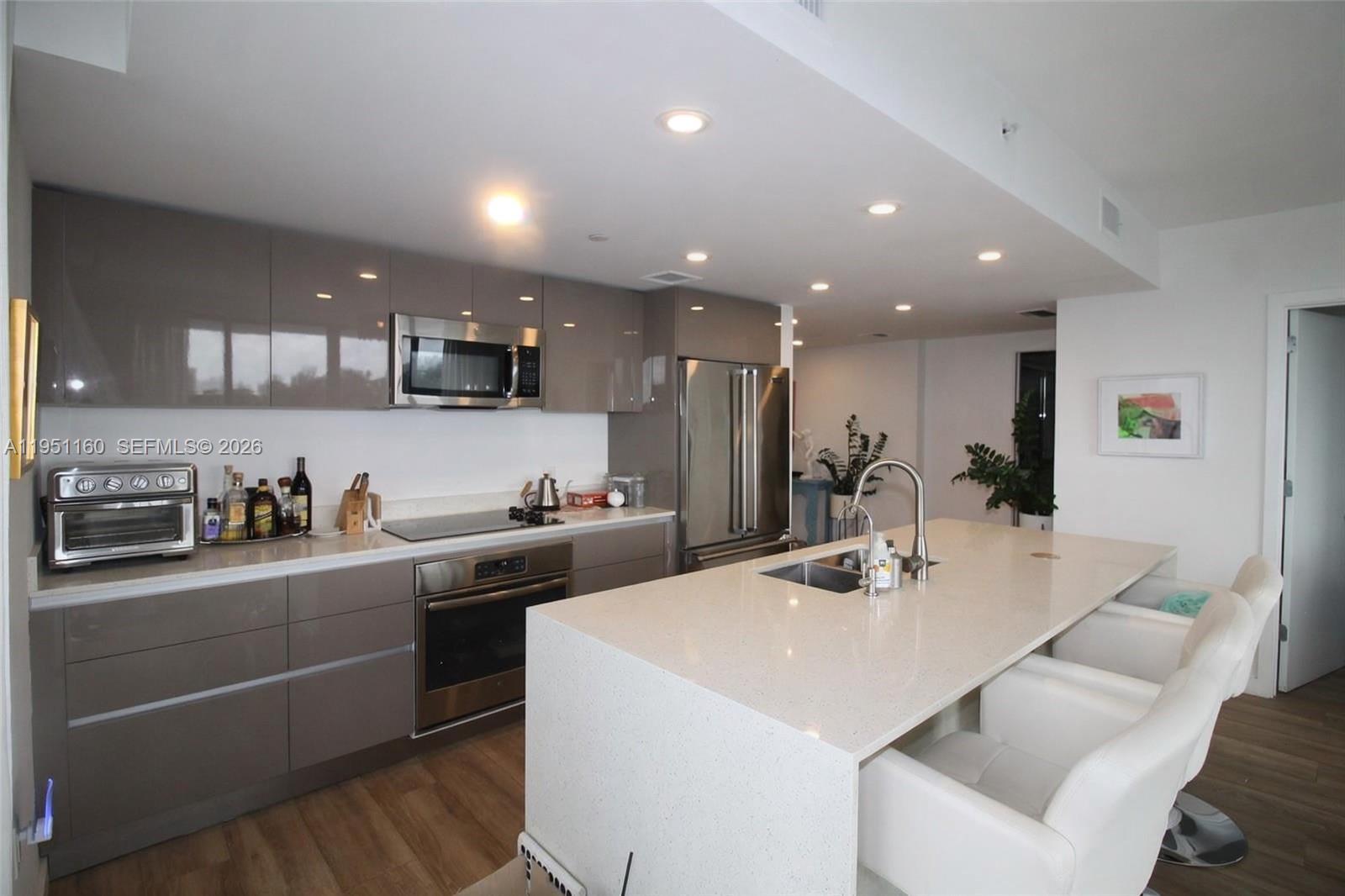 THE HIGHLANDS CONDO - Residential