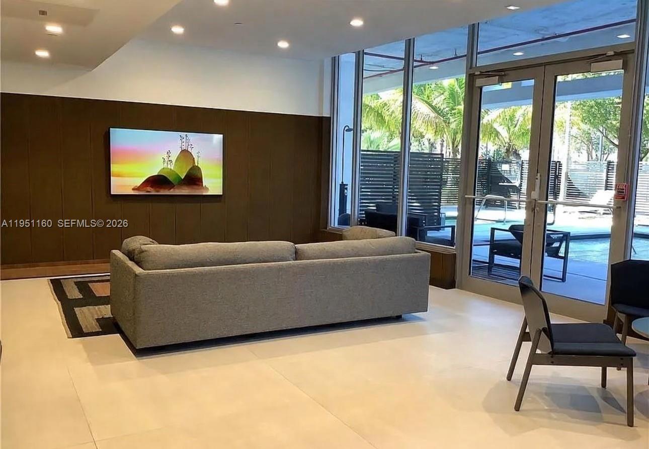 THE HIGHLANDS CONDO - Residential