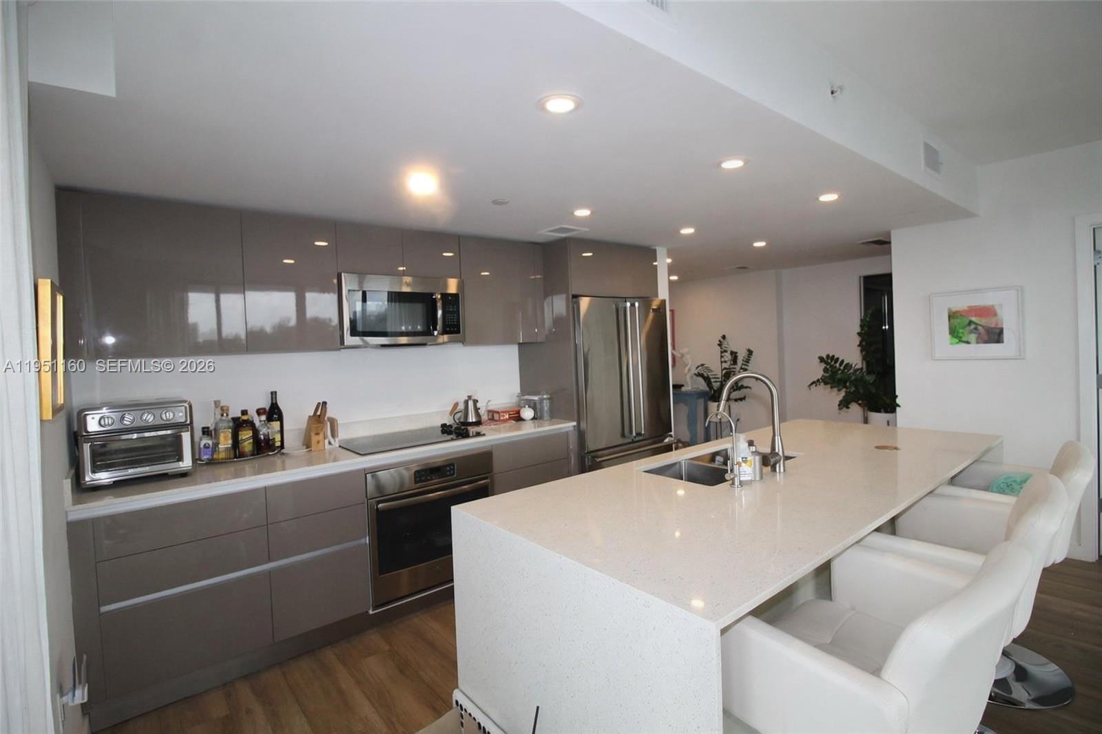 THE HIGHLANDS CONDO - Residential