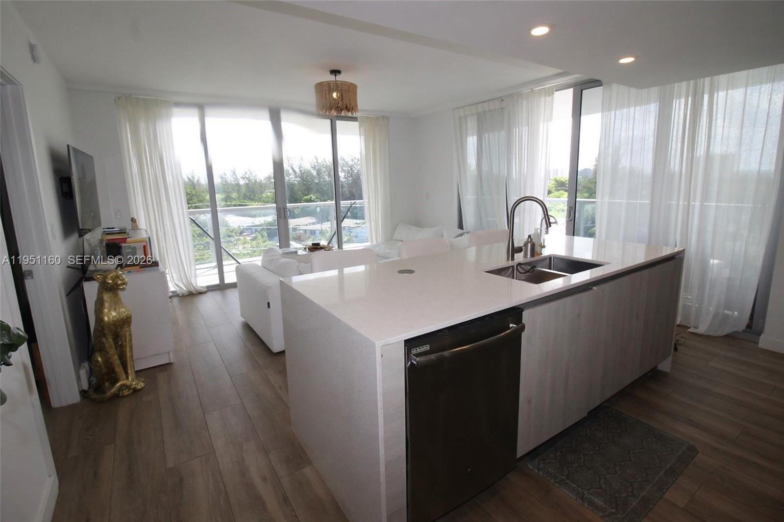 THE HIGHLANDS CONDO - Residential