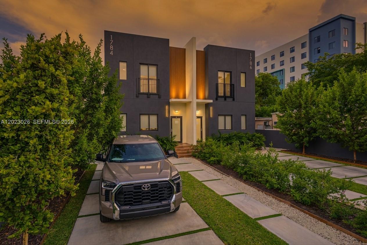 1784 & 1786 NW 31st St