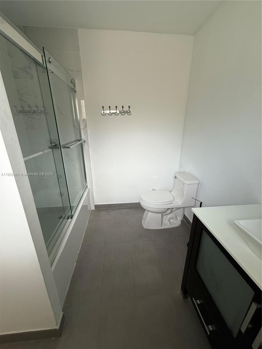 ENGLEWOOD - Residential Lease