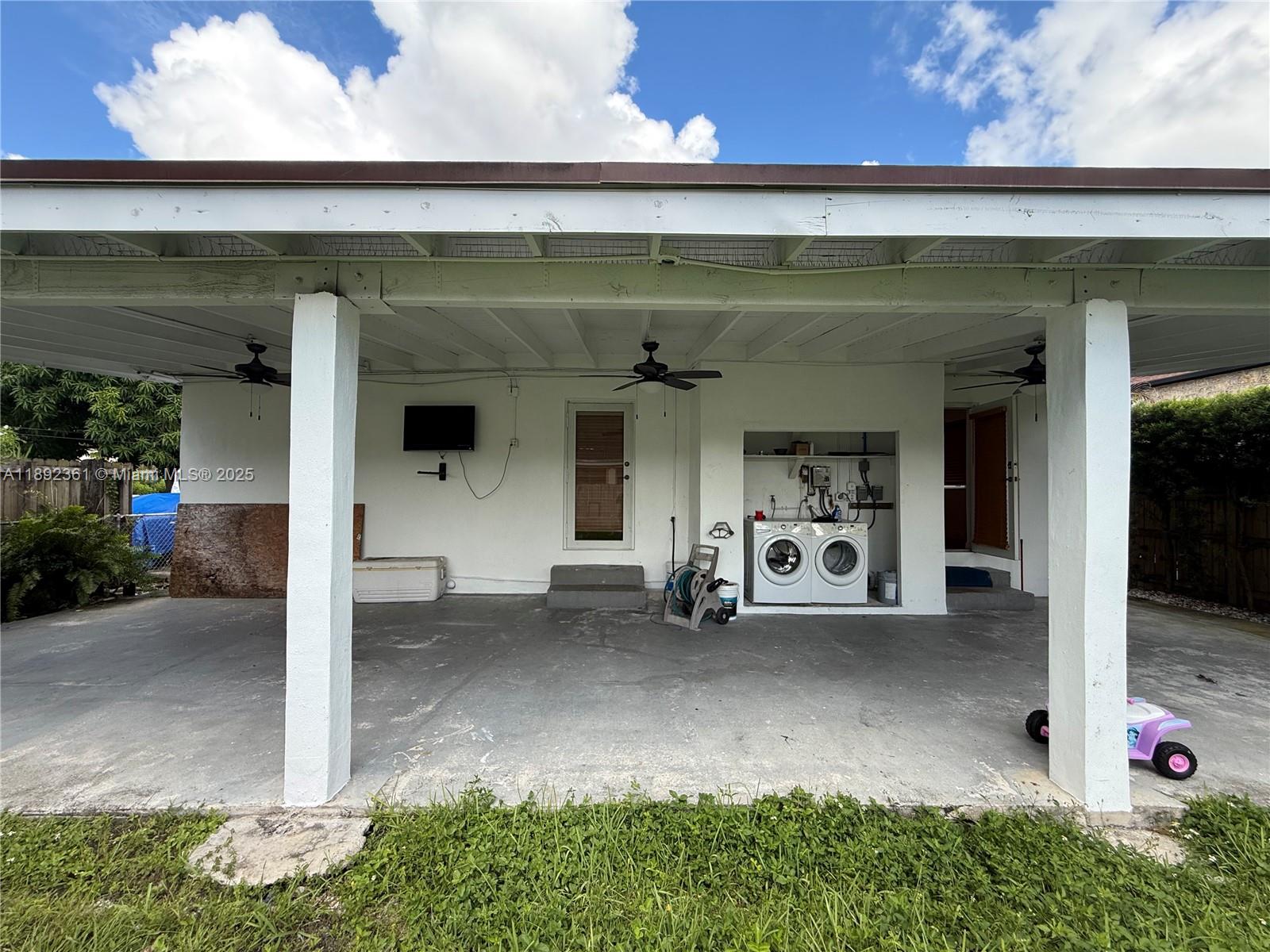 ENGLEWOOD - Residential Lease