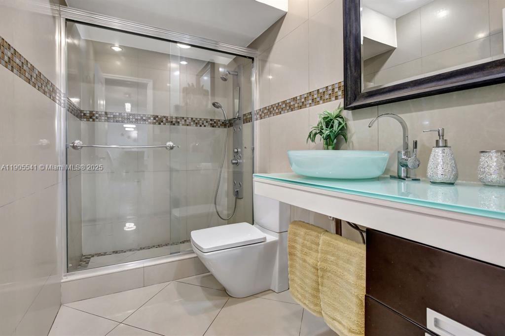 MEADOWBROOK TOWERS CONDO - Residential