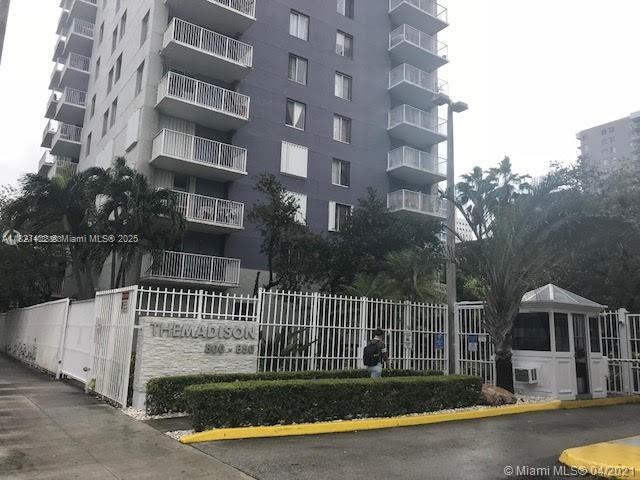 Unit is one of the larges 2-2 in the complex., spilt plan, tile, 1 assigned parking space. Located in the heart of Downtown Miami the building is a fully-gated + secure high-rise in Miami's hottest neighborhood surrounded by restaurants, shops, public transportation + more. offers 24-hour security, resort-style pool with cabanas, library, fitness center, game room, poker room, tennis court, BBQ area, basketball and a beach volleyball courts laundry facilities on site management.