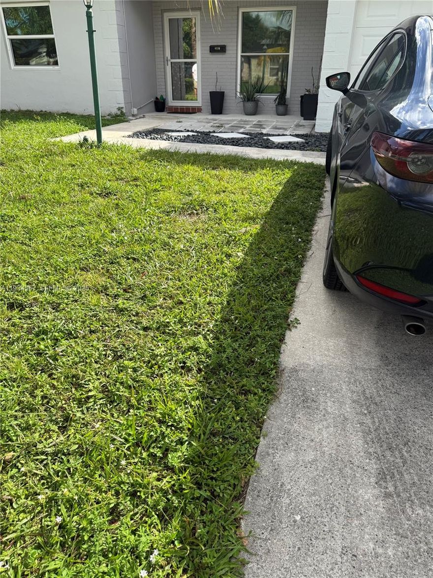 Single family property located in a quiet and easily accessible area in broward county it feature 2 bedrooms and 2 bathrooms.offering a comfortable and functional space .It is convenient location is close to major roads, shops and services