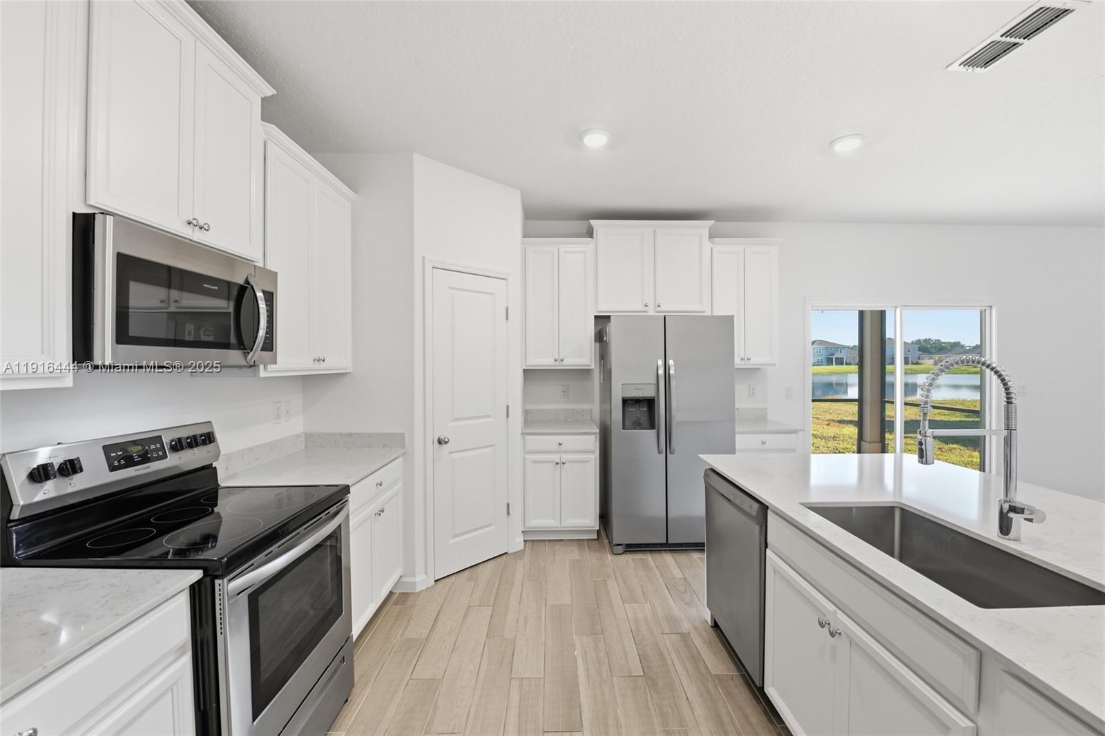 HIGHLAND CHASE - Residential