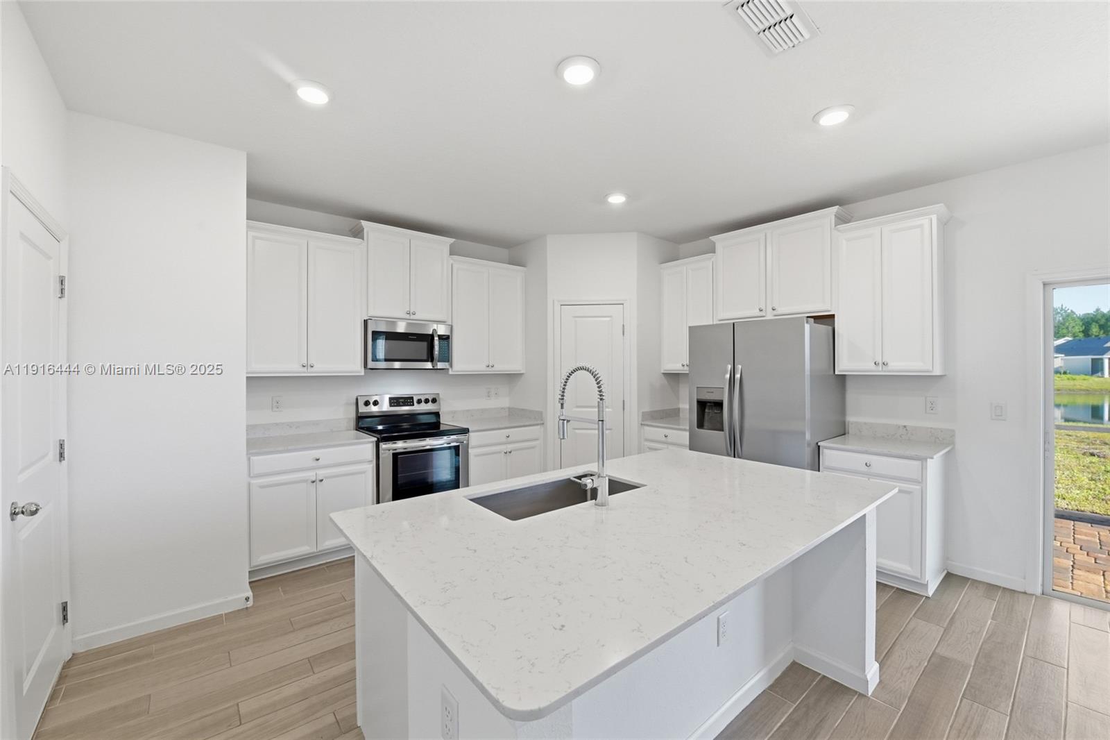 HIGHLAND CHASE - Residential