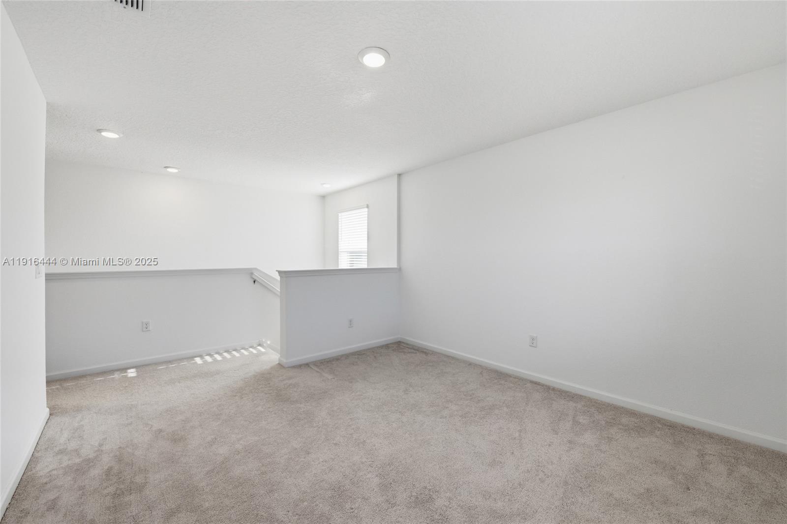 HIGHLAND CHASE - Residential