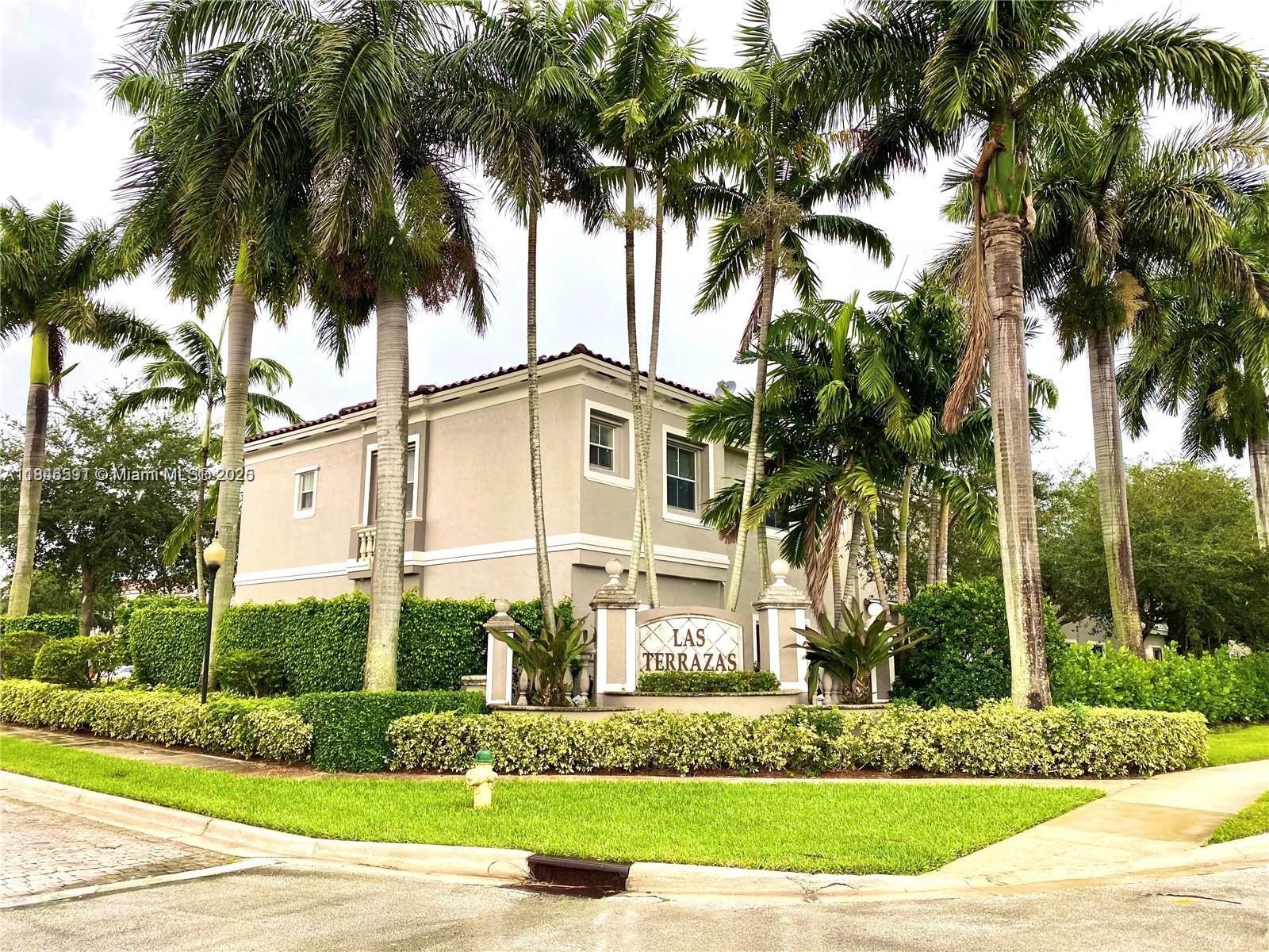 Stunning lakefront Townhouse located in Miramar. 3 bedrooms and 2.5 bathrooms, updated kitchen with
appliances, granite countertop, tile floor on the 1st floor, freshly painted. Gated community, 24-hour security,
playground, community pool, and much more. Great location close to major highways. GREAT PROPERTY TO
LEASE!!! EASY TO SHOW!!!