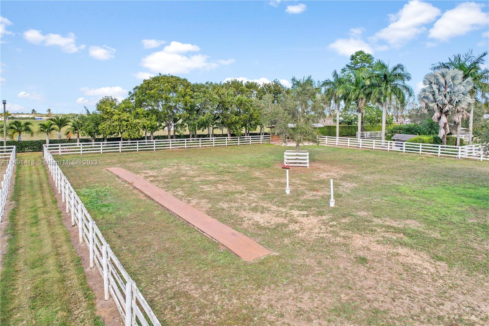 10 AC EQUESTRIAN 2 PARCELS - Land