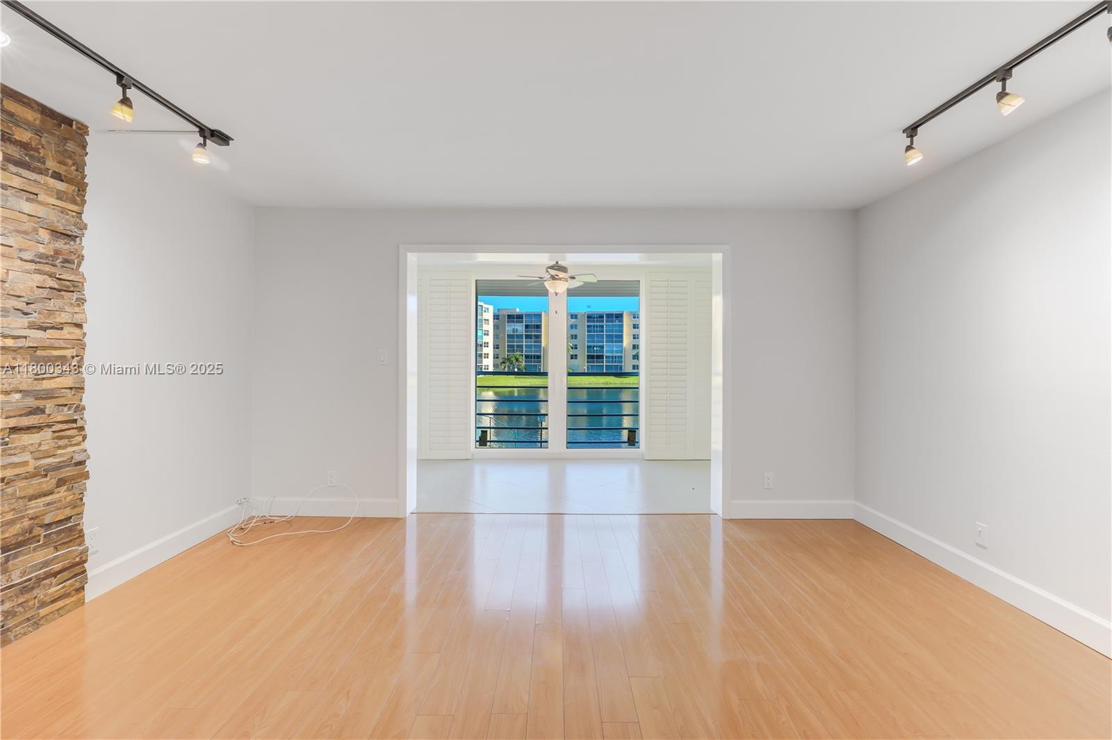 MEADOWBROOK LAKES VIEW BL - Residential