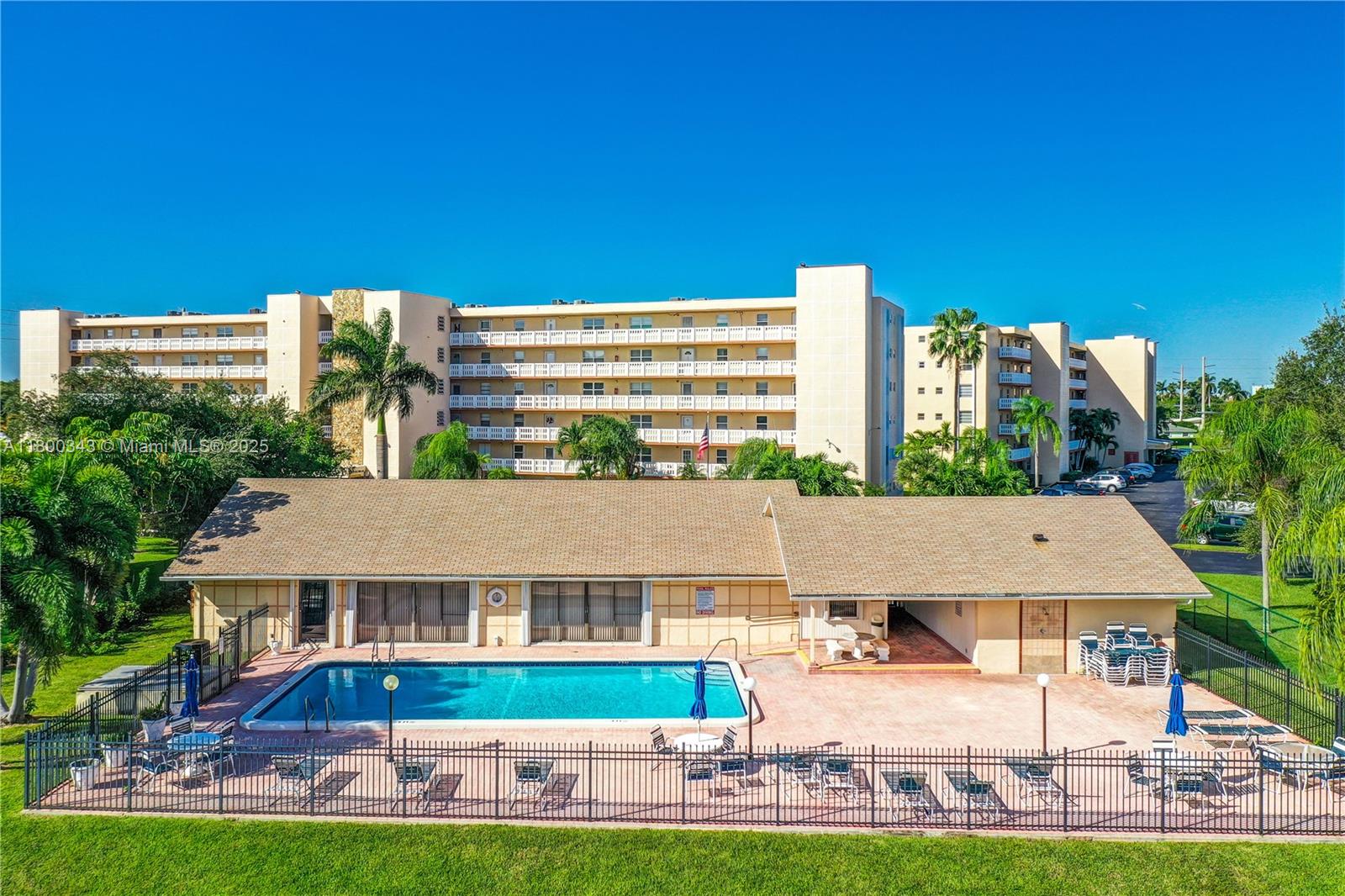 MEADOWBROOK LAKES VIEW BL - Residential