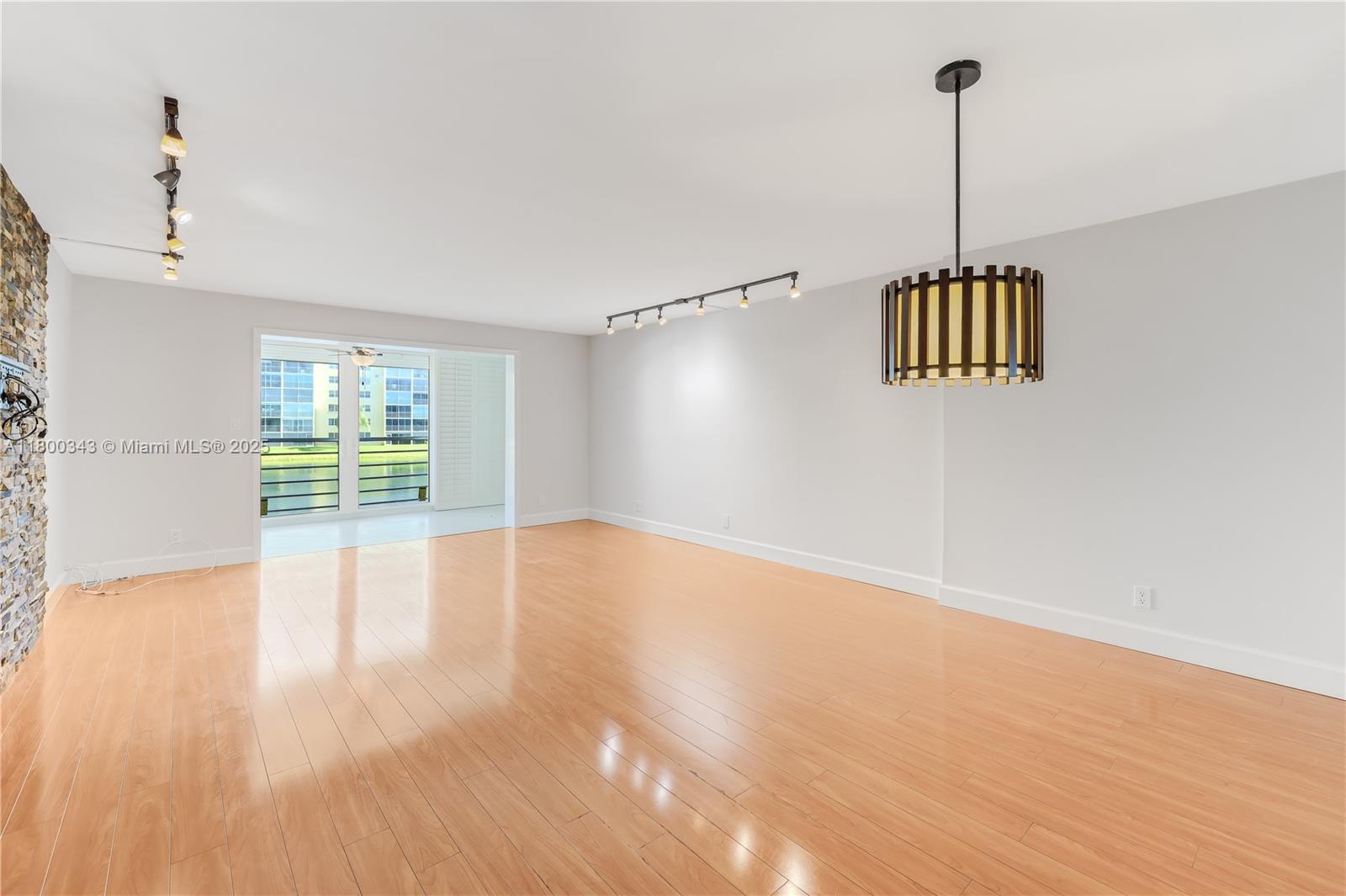 MEADOWBROOK LAKES VIEW BL - Residential