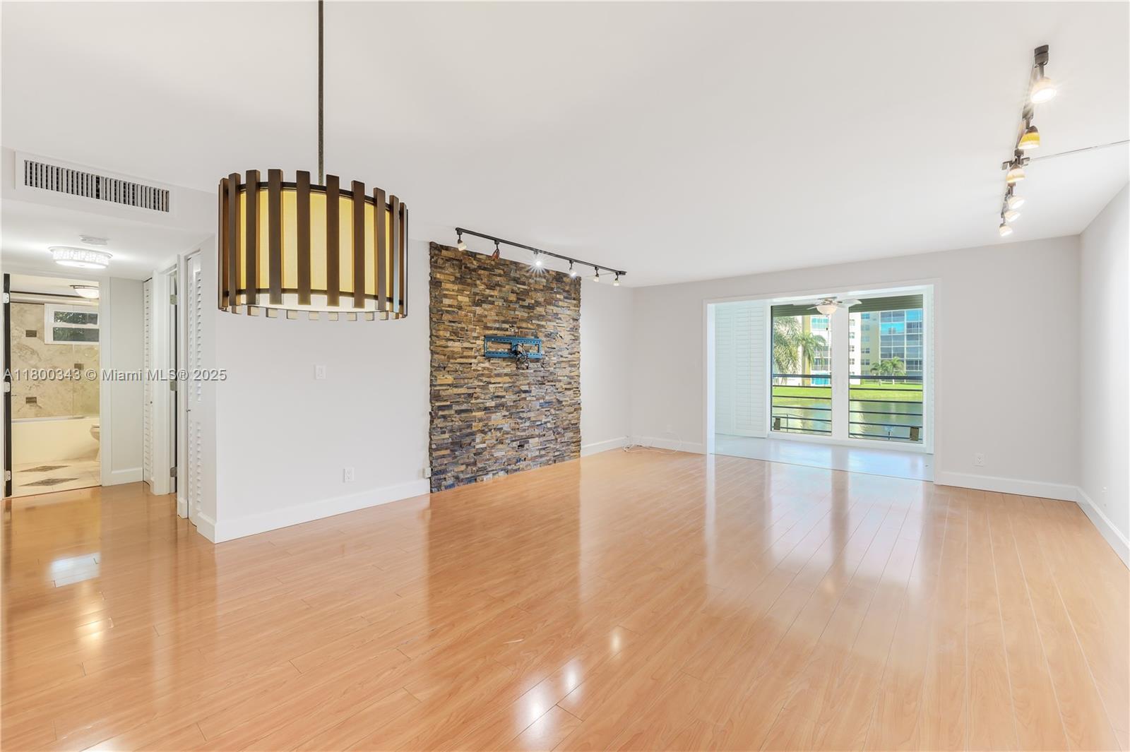 MEADOWBROOK LAKES VIEW BL - Residential
