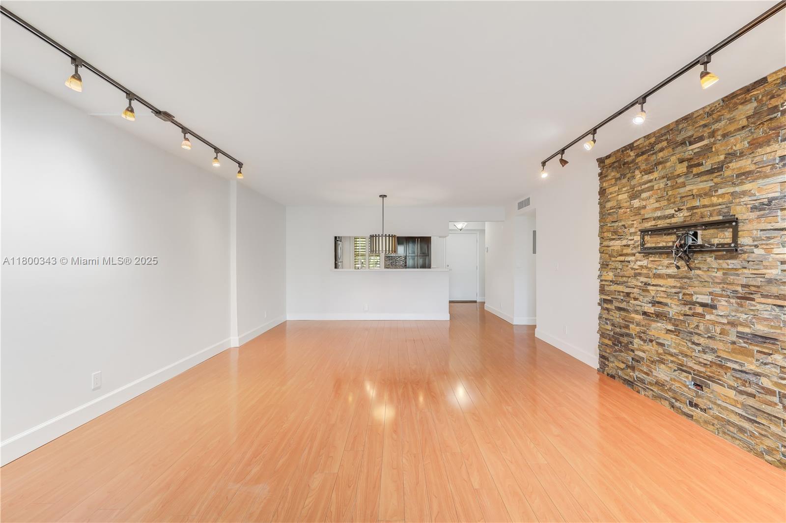 MEADOWBROOK LAKES VIEW BL - Residential