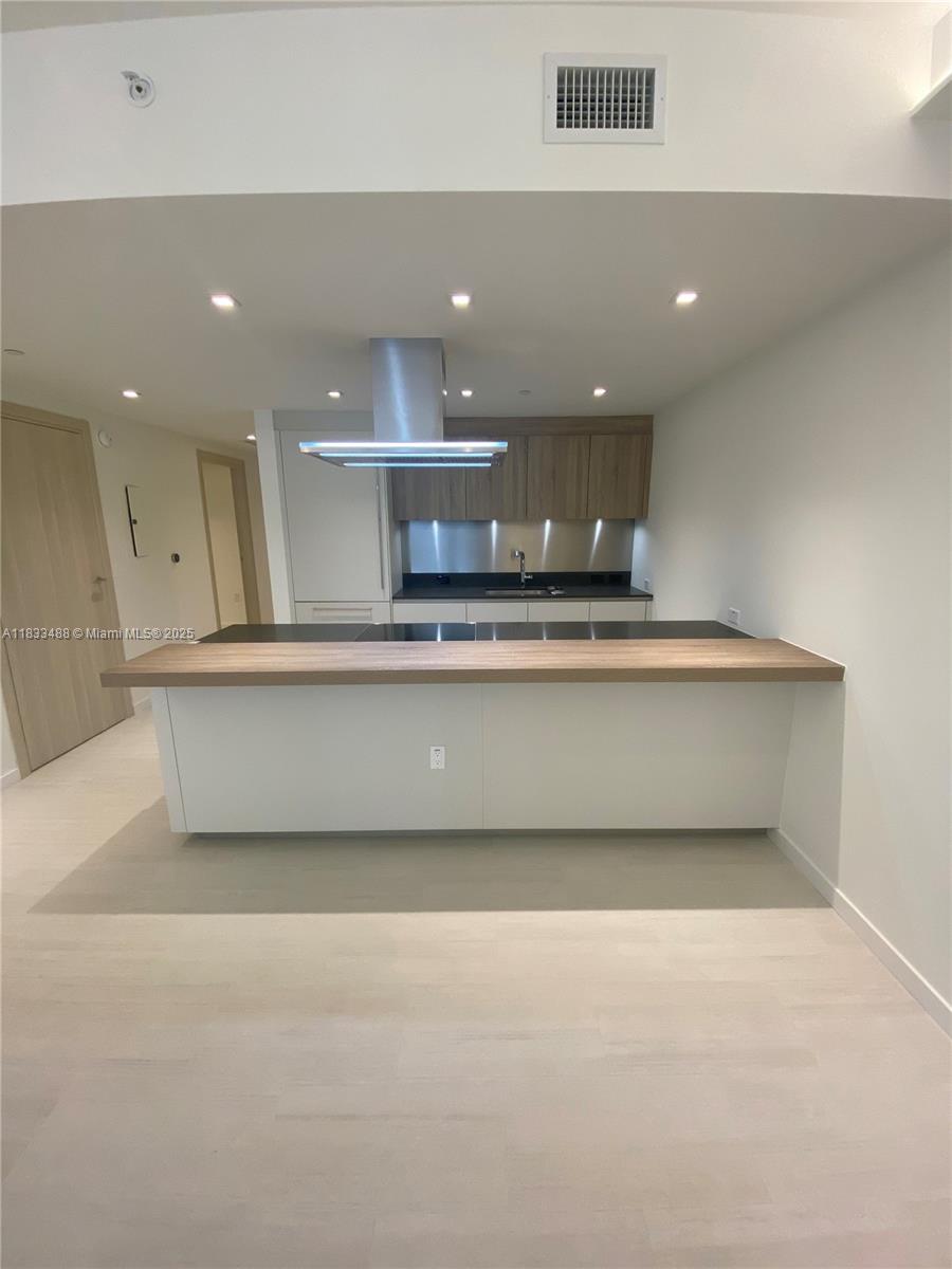 1000 Brickell Plaza 2707