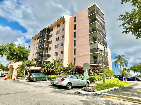 20840 San Simeon Way Unit 401, Miami, FL 33179 - #: A11588470