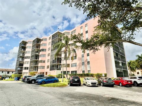 Condominium in Miami FL 20840 San Simeon Way Way 16.jpg