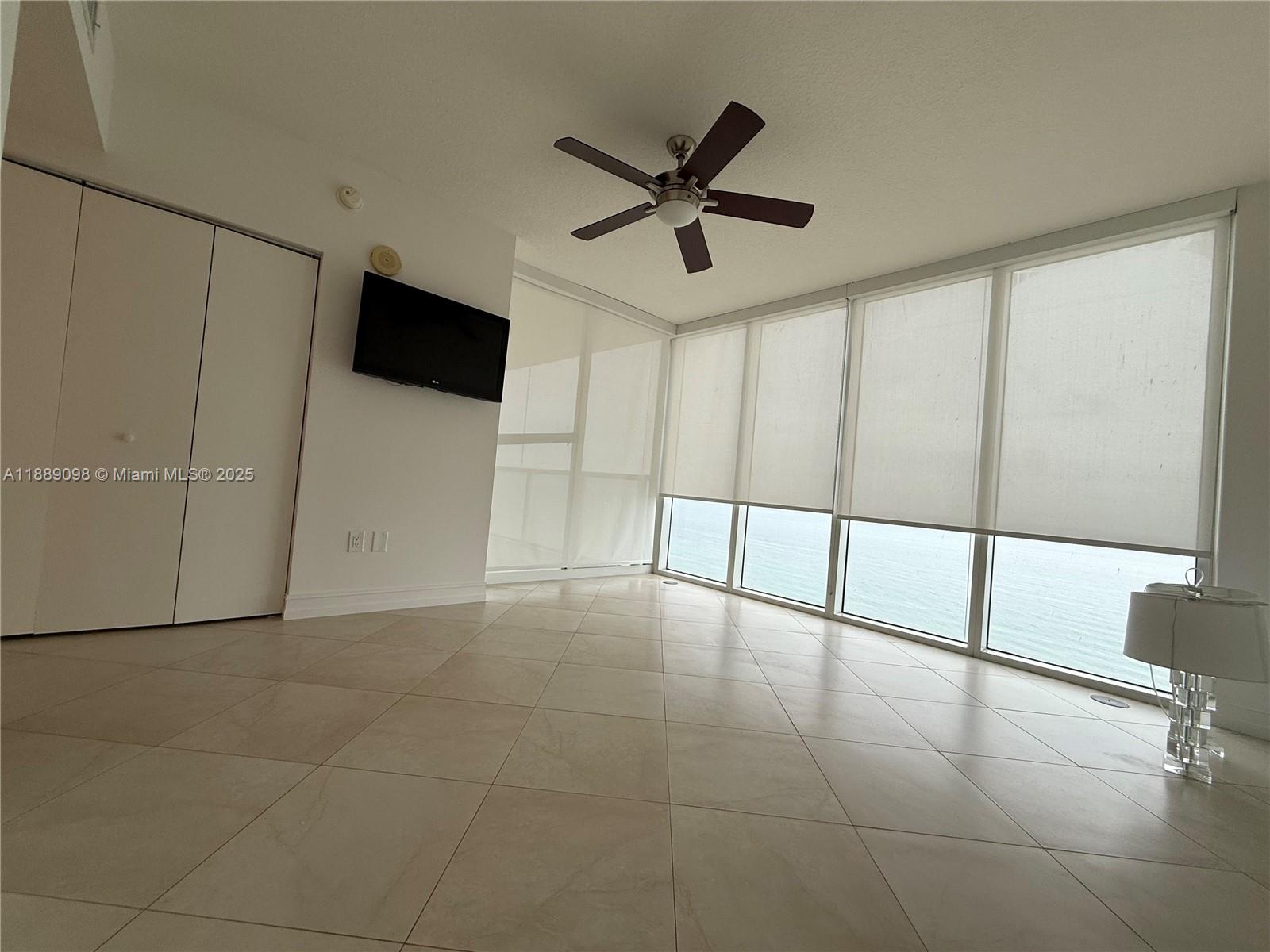 LA PERLA CONDO - Residential Lease