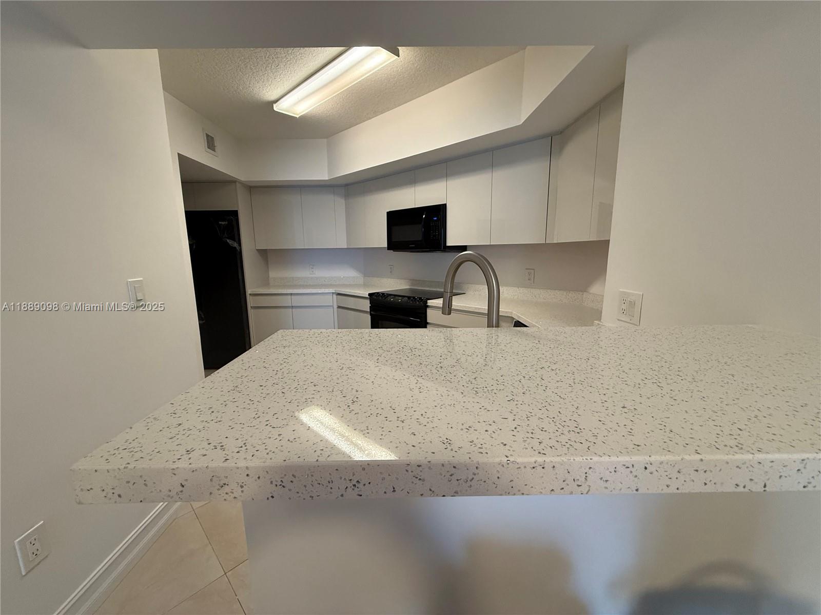 LA PERLA CONDO - Residential Lease