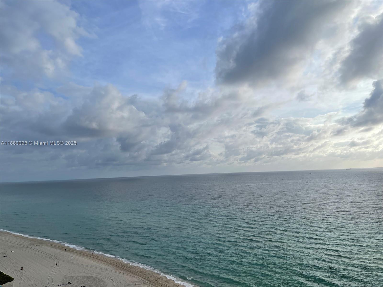 LA PERLA CONDO - Residential Lease