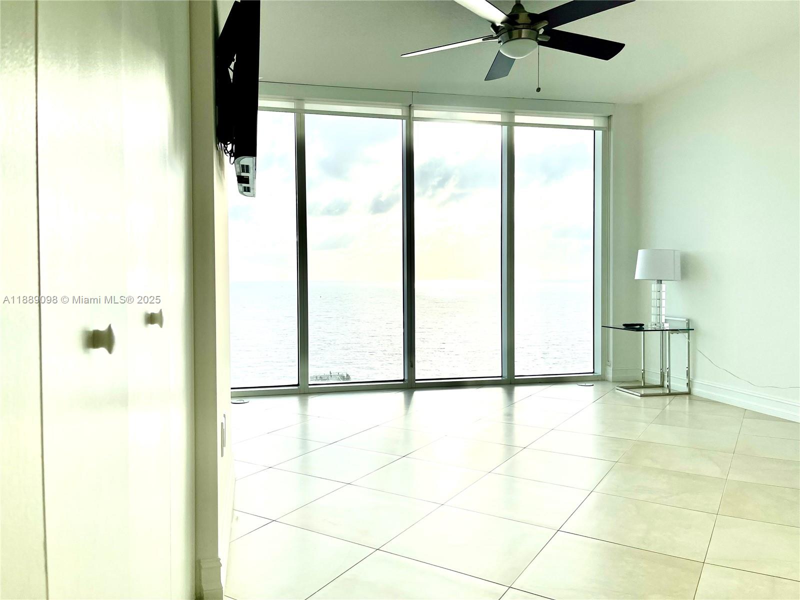 LA PERLA CONDO - Residential Lease