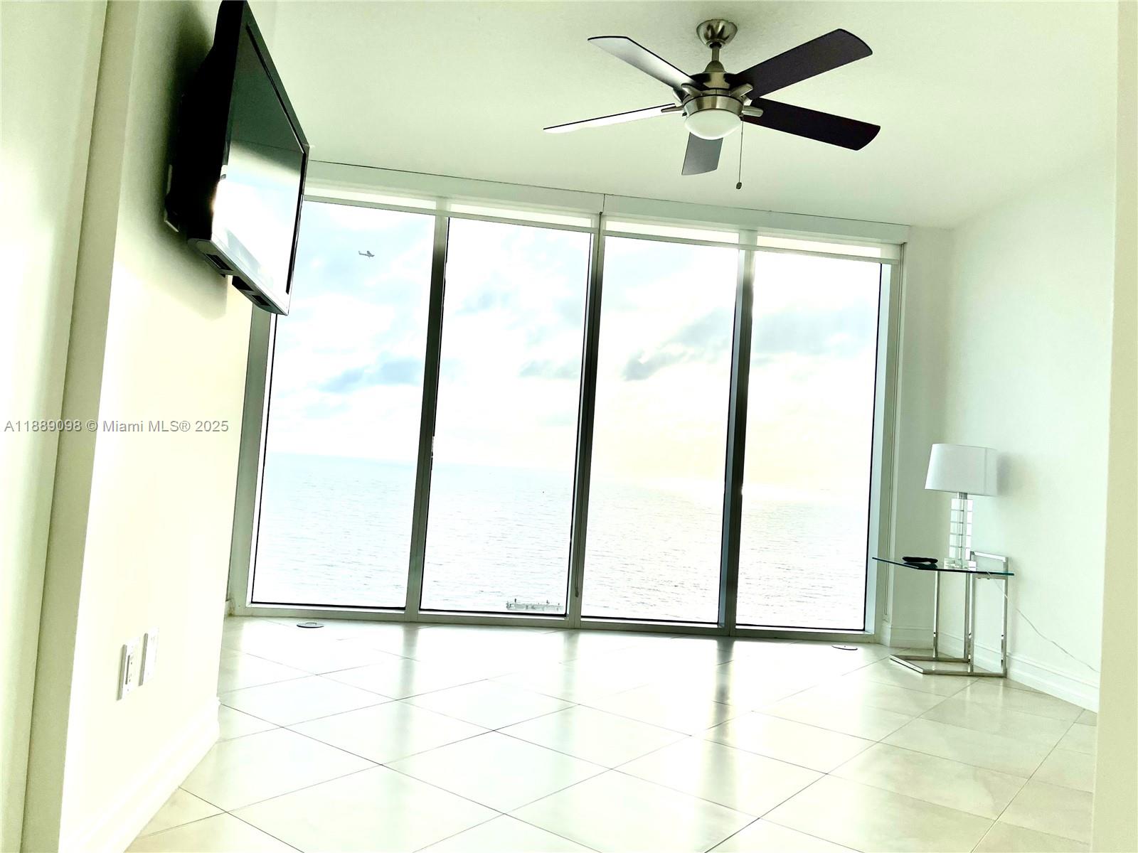 LA PERLA CONDO - Residential Lease