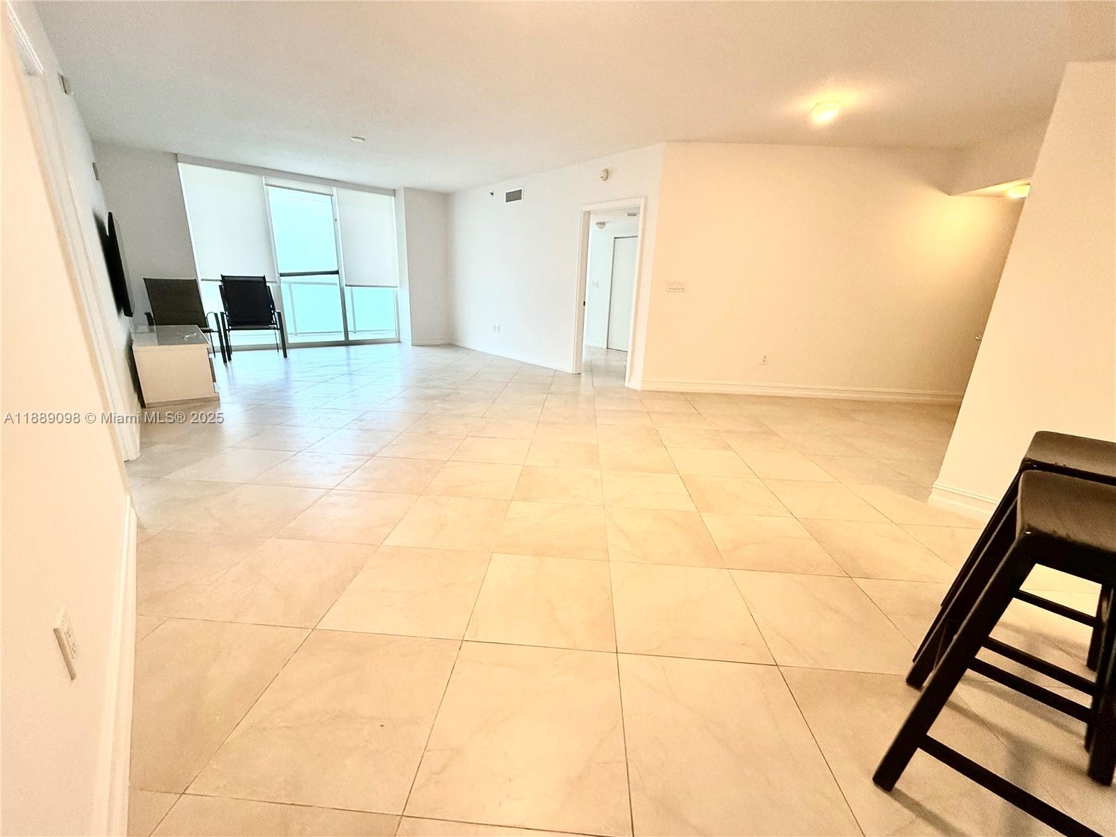 LA PERLA CONDO - Residential Lease