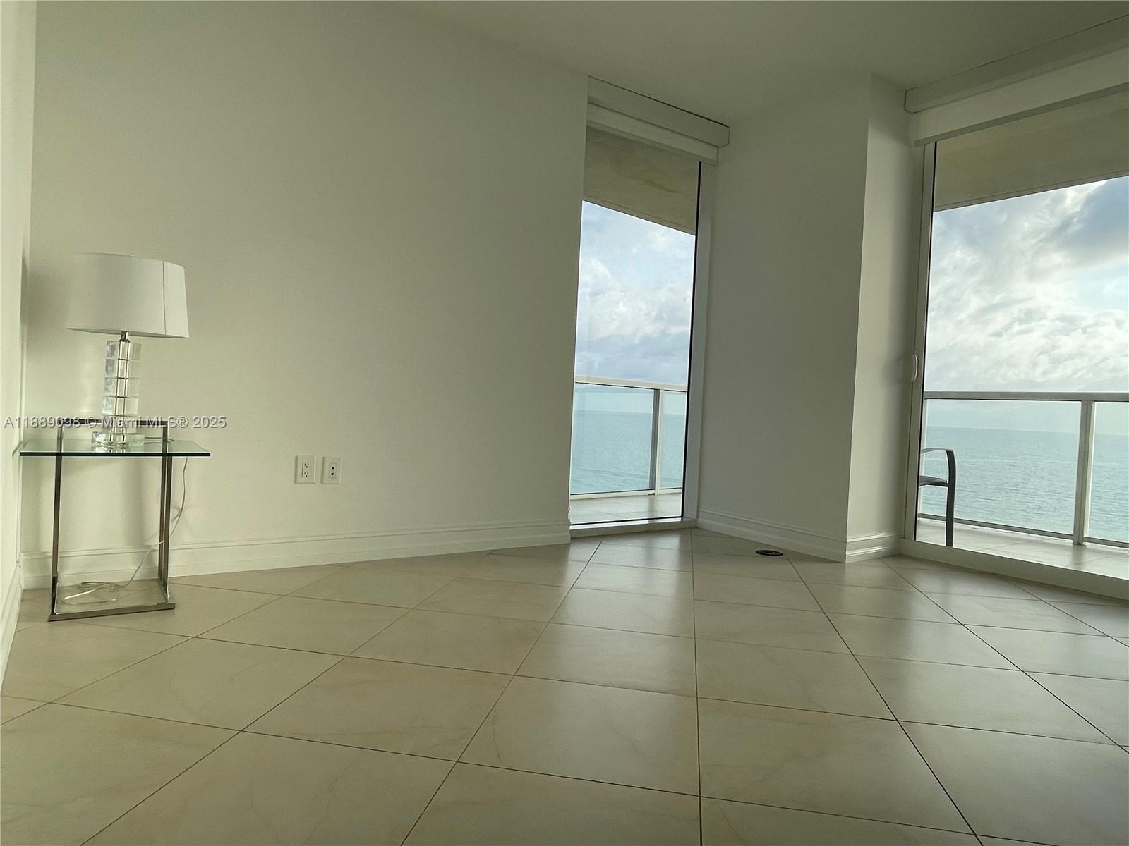 LA PERLA CONDO - Residential Lease