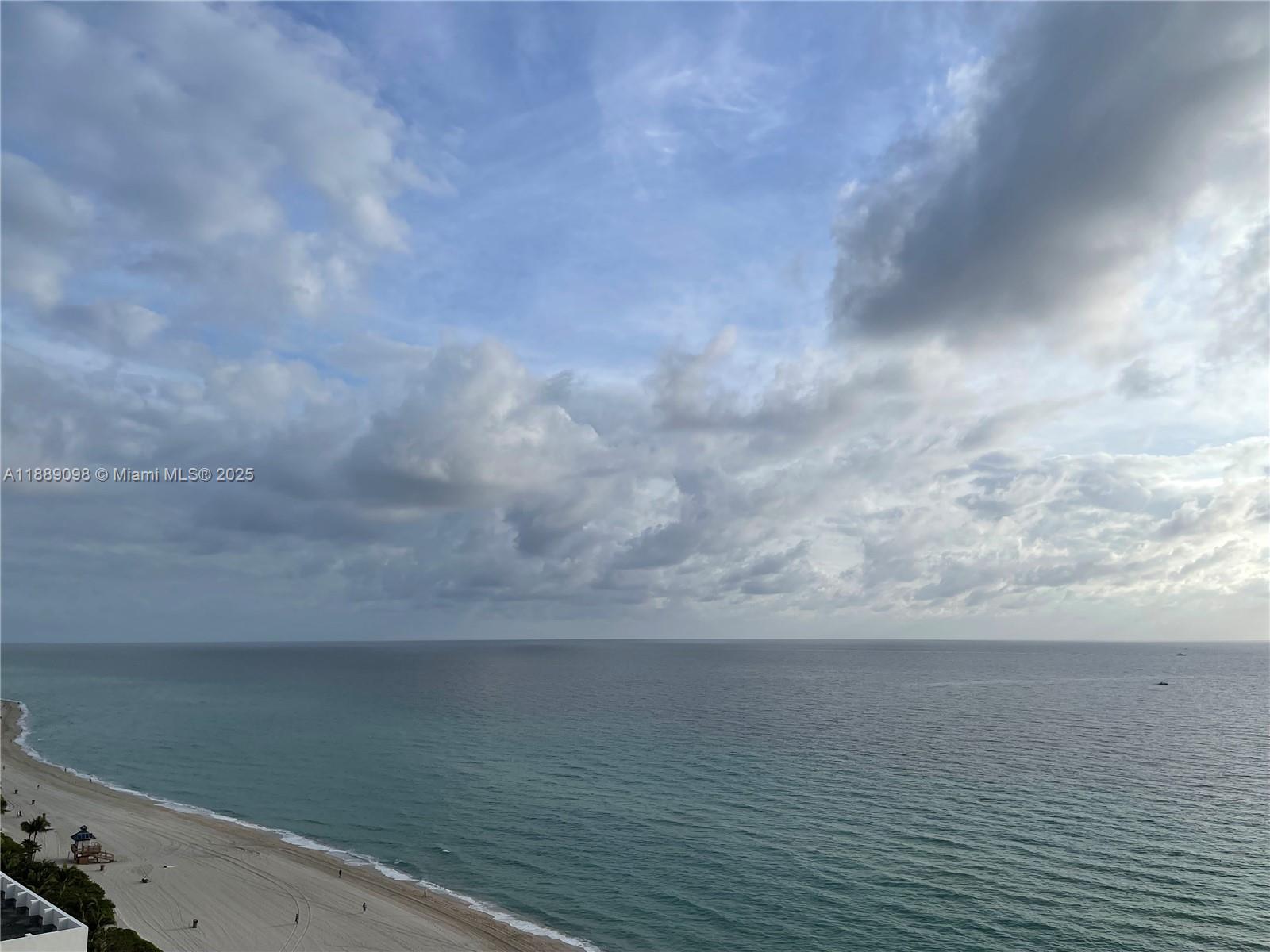 LA PERLA CONDO - Residential Lease
