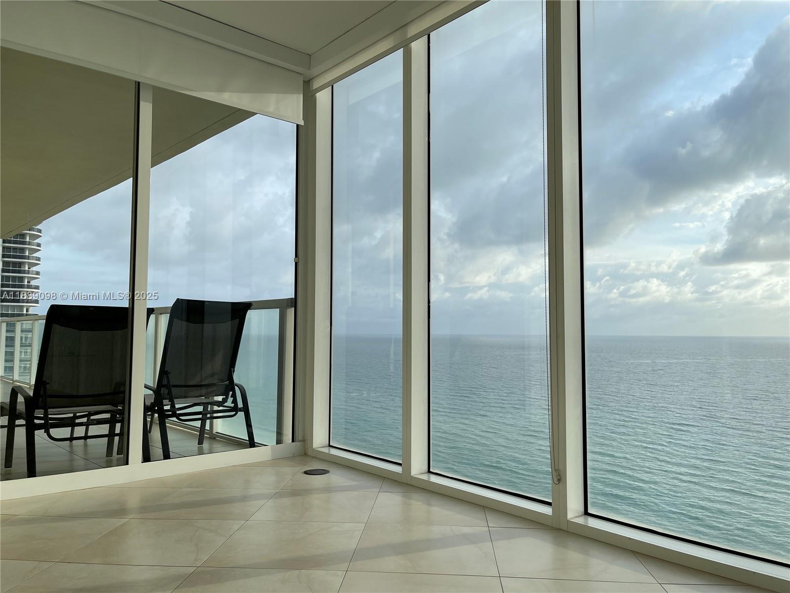 LA PERLA CONDO - Residential Lease