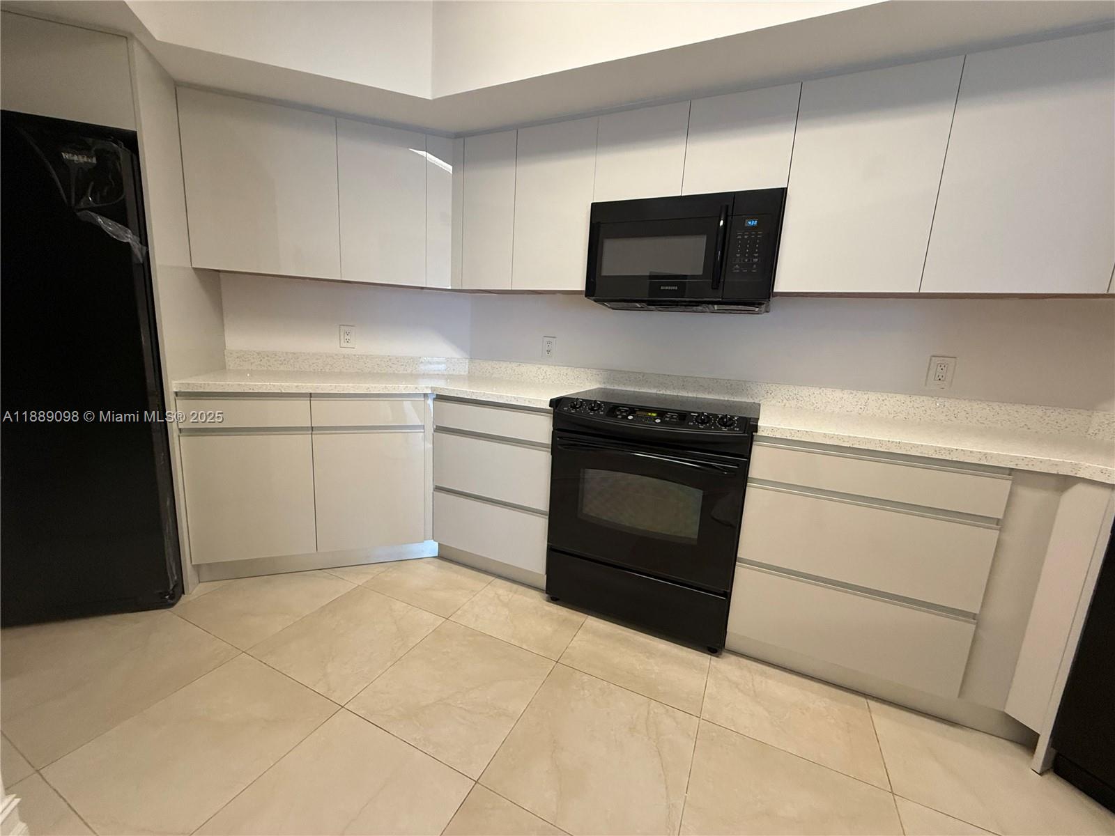 LA PERLA CONDO - Residential Lease