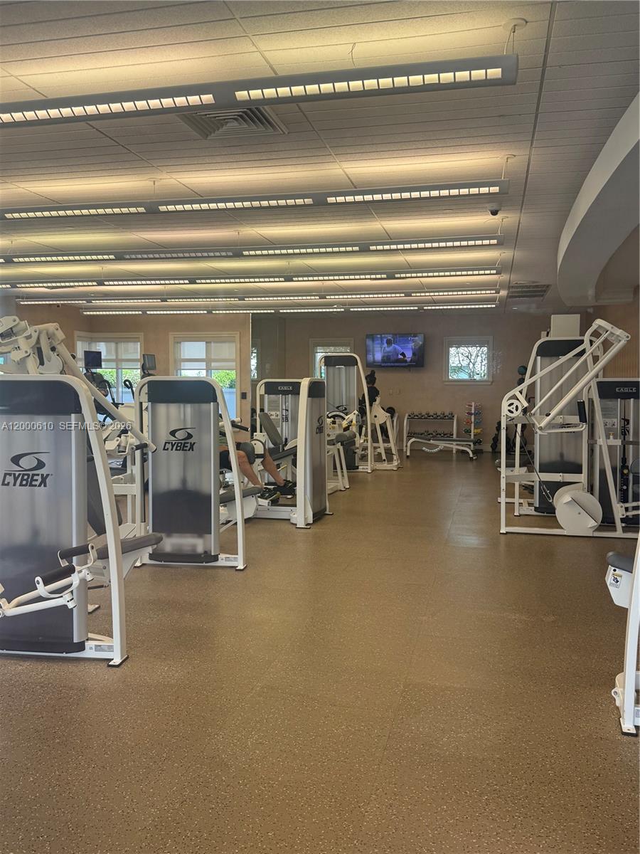 TURNBERRY VLG NO TOWER CO - Residential